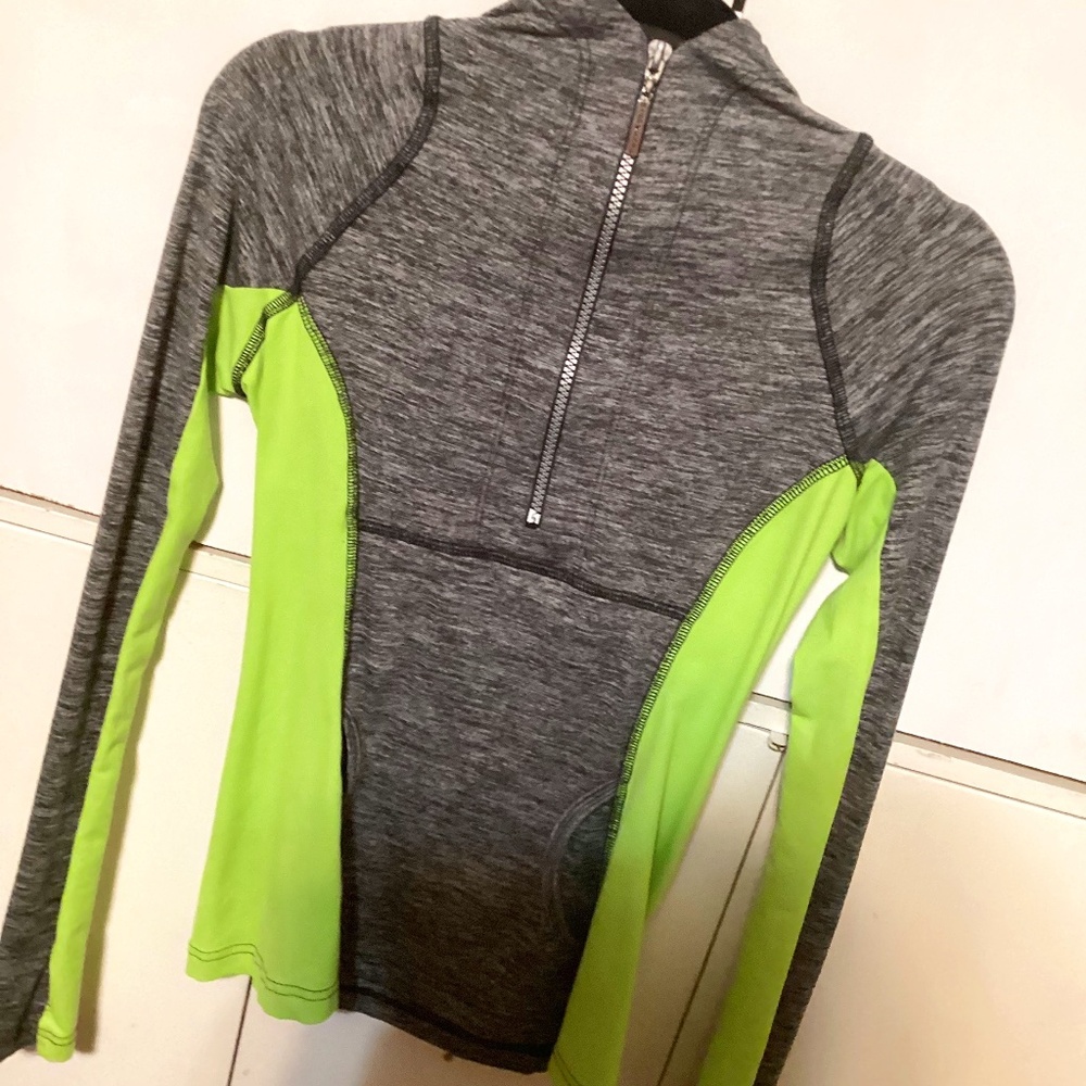 Hard tail workout half zip size xs great condition